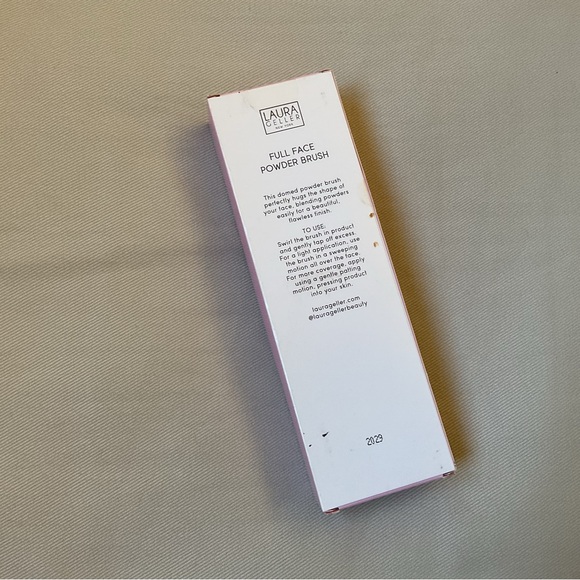 Laura Geller Full Face Powder Brush - Picture 2 of 2